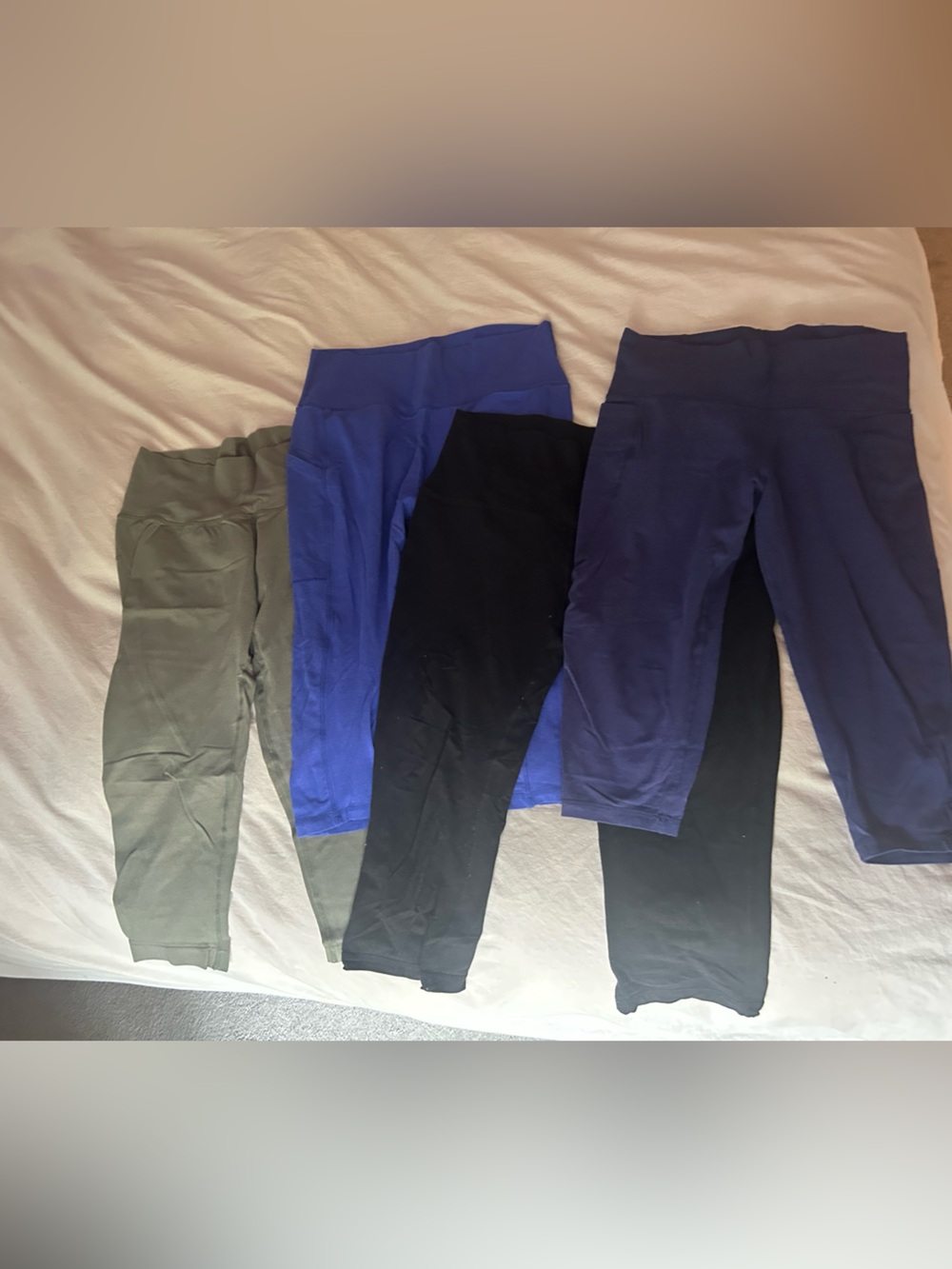 Bundle Green Apple Women's Capri Leggings